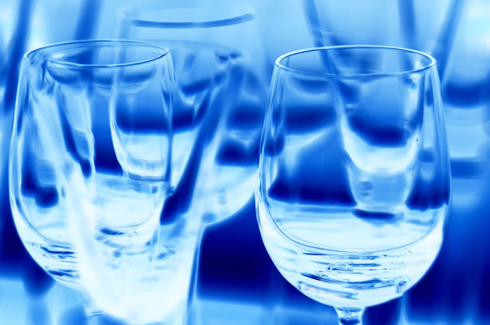 Air putih di dalam gelas